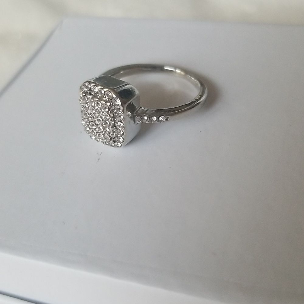 Octogan shaped silver tone sparkly ring